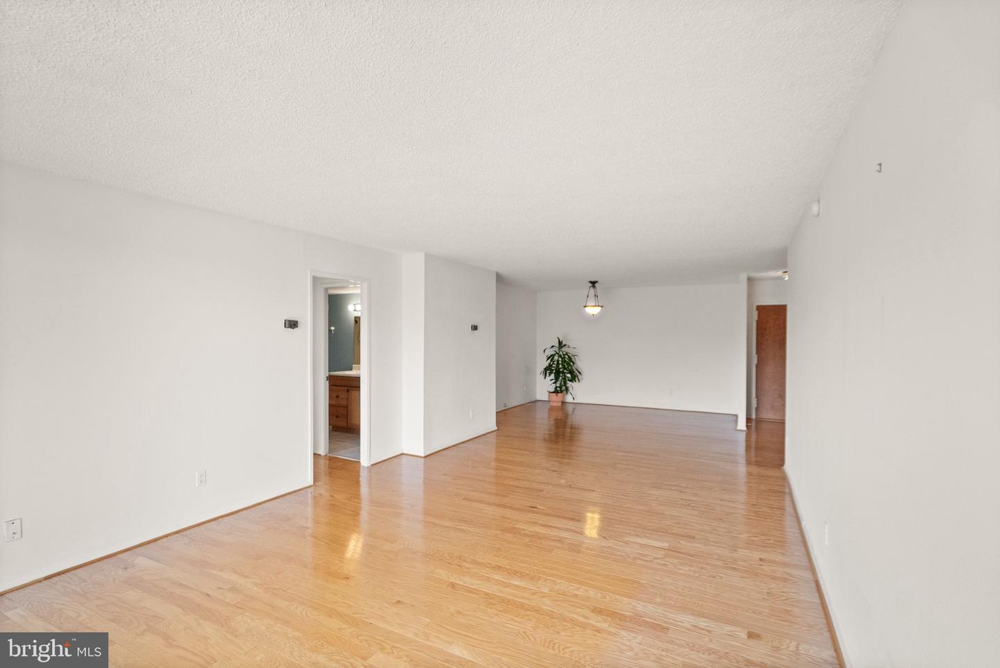 1800 OLD MEADOW RD #1218, MCLEAN, Virginia 22102, 2 Bedrooms Bedrooms, ,2 BathroomsBathrooms,Residential,For sale,1800 OLD MEADOW RD #1218,VAFX2240152 MLS # VAFX2240152