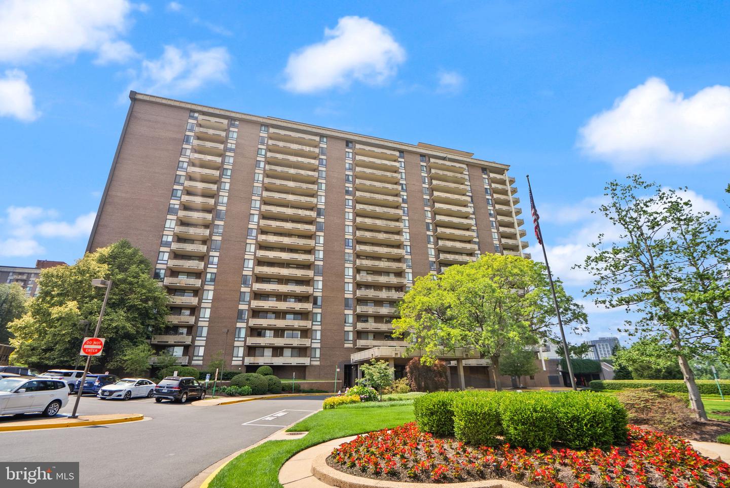 1800 OLD MEADOW RD #1218, MCLEAN, Virginia 22102, 2 Bedrooms Bedrooms, ,2 BathroomsBathrooms,Residential,For sale,1800 OLD MEADOW RD #1218,VAFX2240152 MLS # VAFX2240152