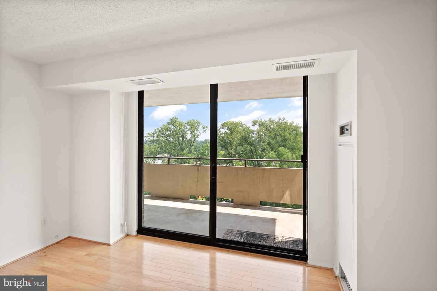 1800 OLD MEADOW RD #1218, MCLEAN, Virginia 22102, 2 Bedrooms Bedrooms, ,2 BathroomsBathrooms,Residential,For sale,1800 OLD MEADOW RD #1218,VAFX2240152 MLS # VAFX2240152
