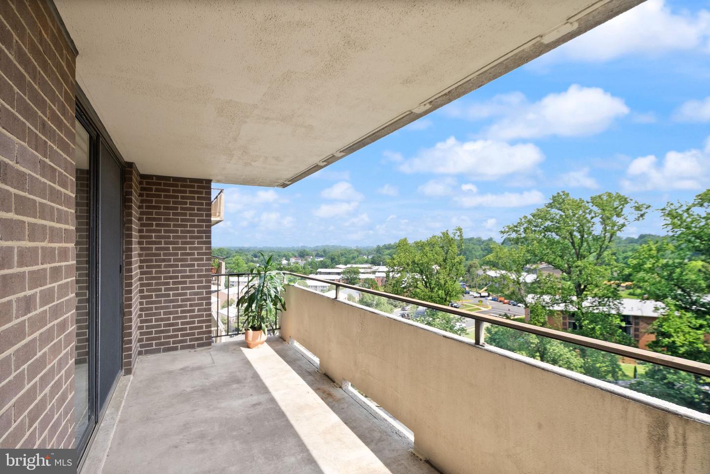 1800 OLD MEADOW RD #1218, MCLEAN, Virginia 22102, 2 Bedrooms Bedrooms, ,2 BathroomsBathrooms,Residential,For sale,1800 OLD MEADOW RD #1218,VAFX2240152 MLS # VAFX2240152
