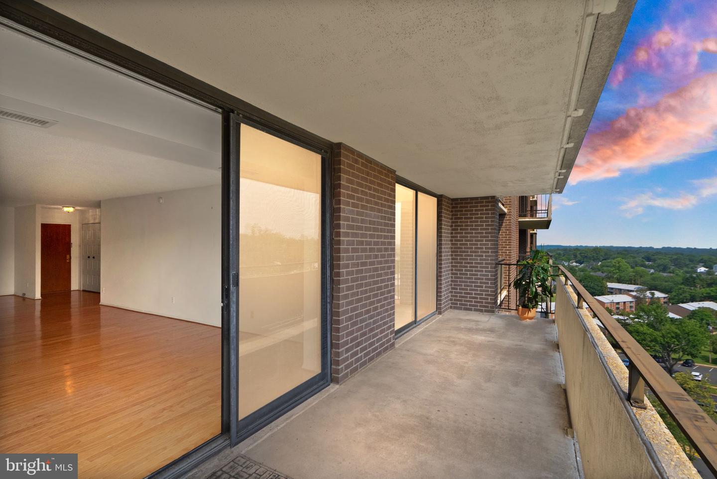 1800 OLD MEADOW RD #1218, MCLEAN, Virginia 22102, 2 Bedrooms Bedrooms, ,2 BathroomsBathrooms,Residential,For sale,1800 OLD MEADOW RD #1218,VAFX2240152 MLS # VAFX2240152