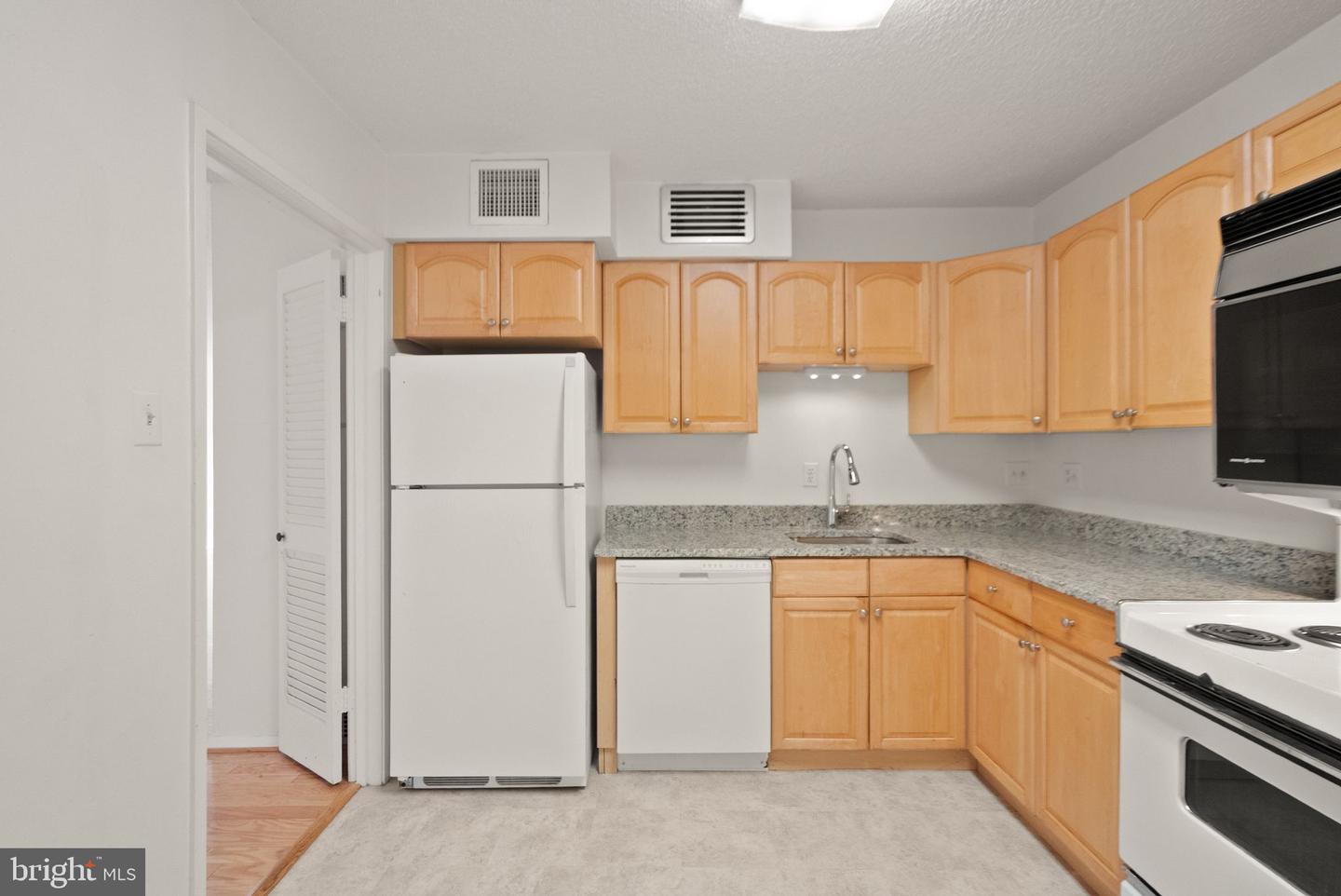 1800 OLD MEADOW RD #1218, MCLEAN, Virginia 22102, 2 Bedrooms Bedrooms, ,2 BathroomsBathrooms,Residential,For sale,1800 OLD MEADOW RD #1218,VAFX2240152 MLS # VAFX2240152