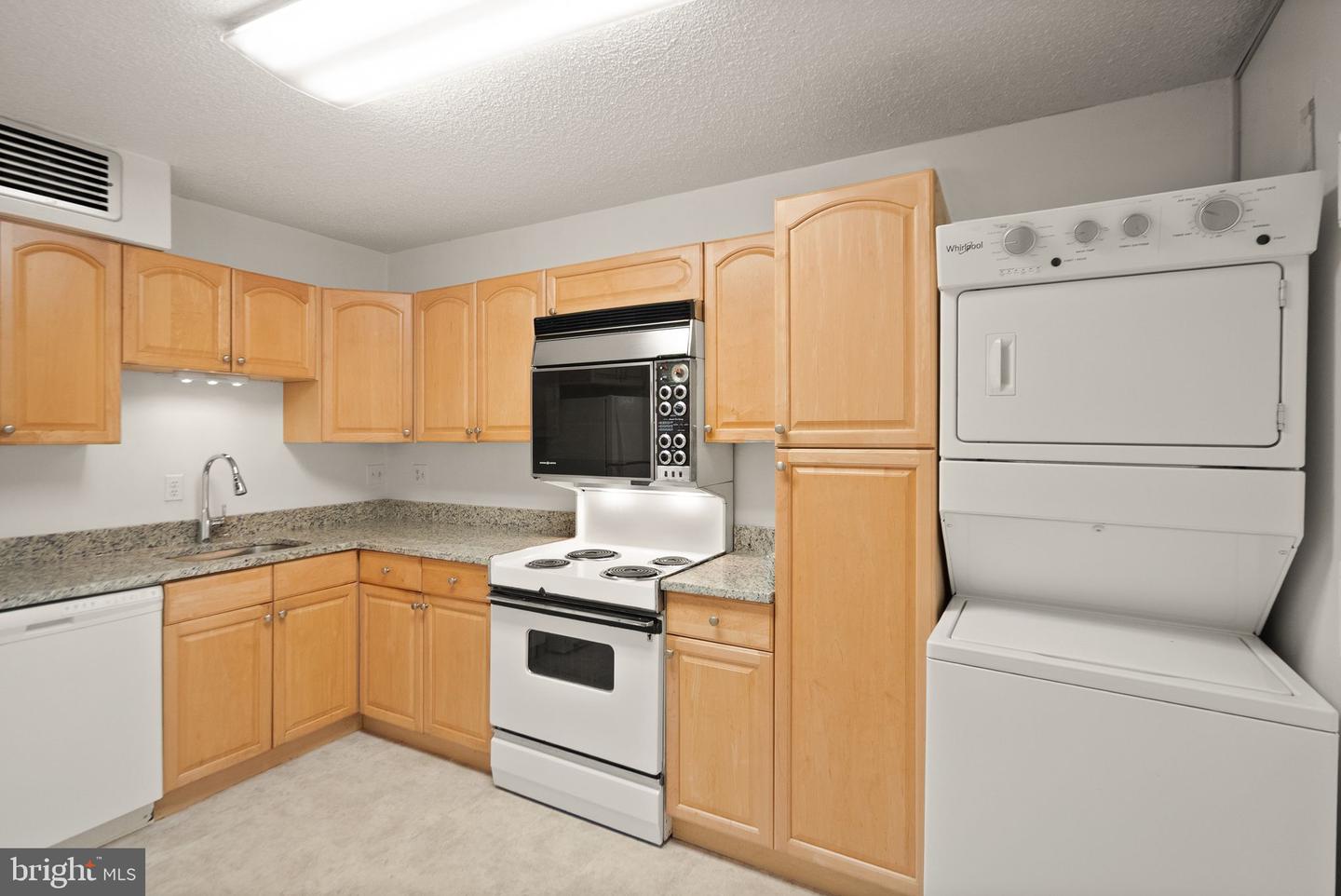 1800 OLD MEADOW RD #1218, MCLEAN, Virginia 22102, 2 Bedrooms Bedrooms, ,2 BathroomsBathrooms,Residential,For sale,1800 OLD MEADOW RD #1218,VAFX2240152 MLS # VAFX2240152