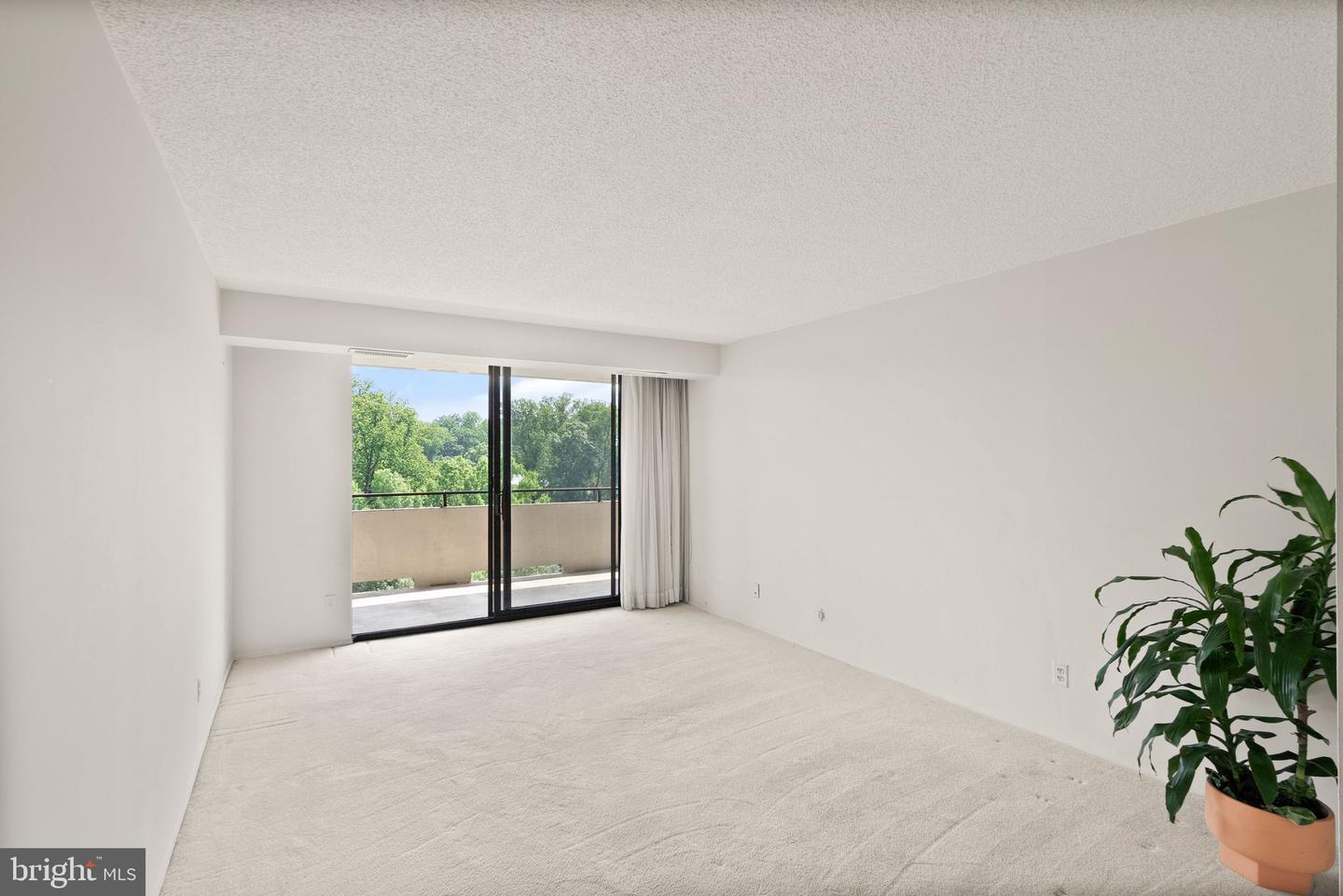 1800 OLD MEADOW RD #1218, MCLEAN, Virginia 22102, 2 Bedrooms Bedrooms, ,2 BathroomsBathrooms,Residential,For sale,1800 OLD MEADOW RD #1218,VAFX2240152 MLS # VAFX2240152