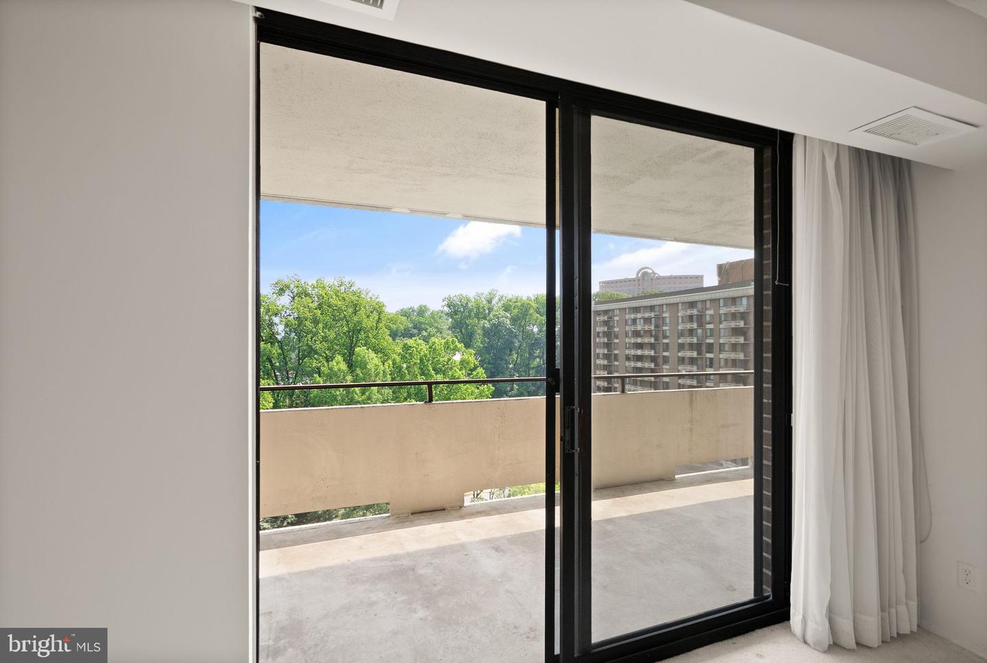 1800 OLD MEADOW RD #1218, MCLEAN, Virginia 22102, 2 Bedrooms Bedrooms, ,2 BathroomsBathrooms,Residential,For sale,1800 OLD MEADOW RD #1218,VAFX2240152 MLS # VAFX2240152