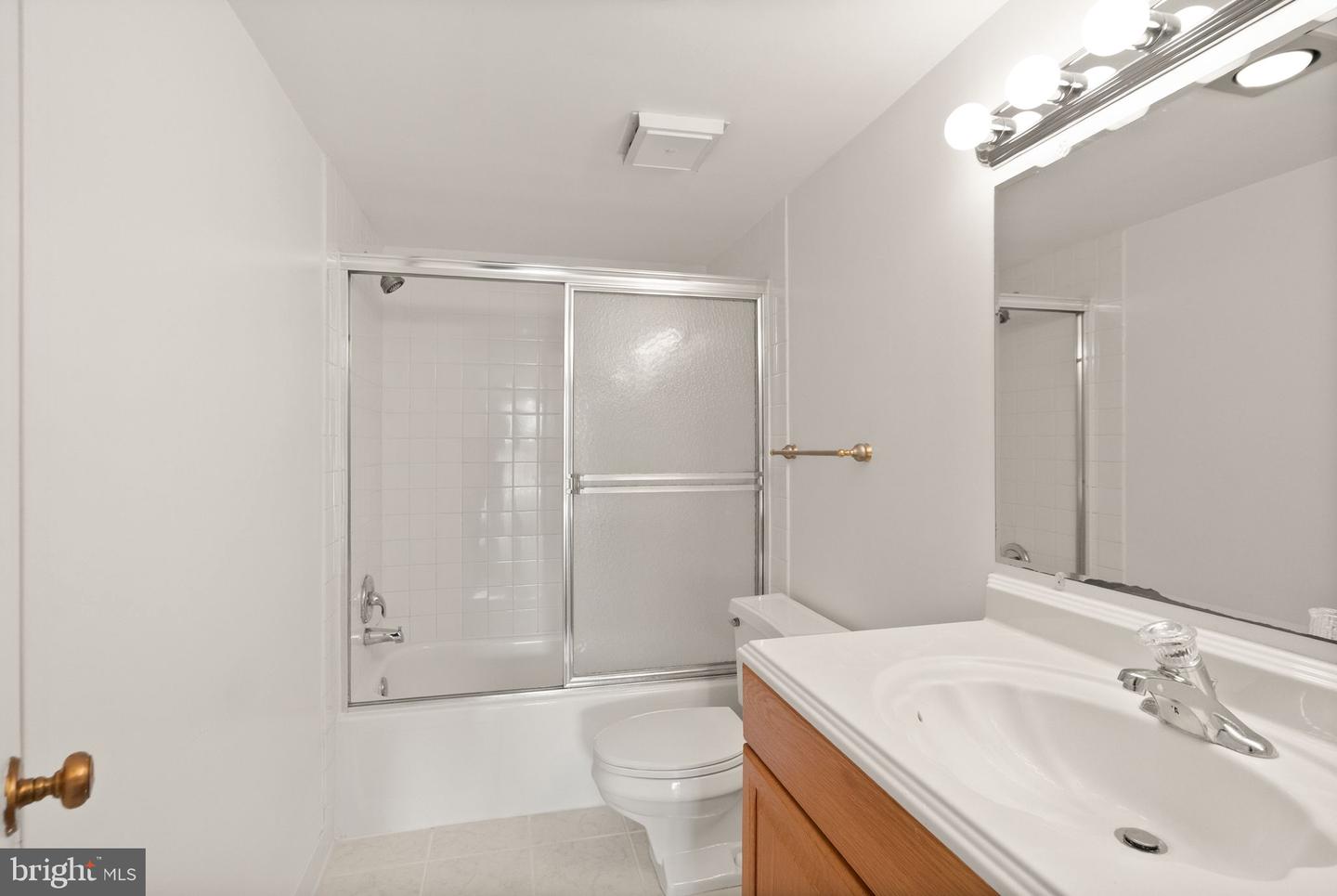 1800 OLD MEADOW RD #1218, MCLEAN, Virginia 22102, 2 Bedrooms Bedrooms, ,2 BathroomsBathrooms,Residential,For sale,1800 OLD MEADOW RD #1218,VAFX2240152 MLS # VAFX2240152
