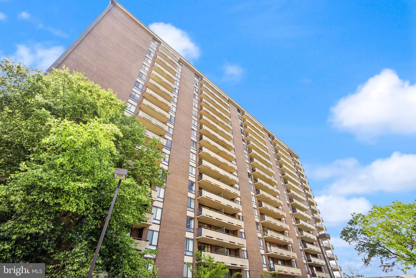 1800 OLD MEADOW RD #1218, MCLEAN, Virginia 22102, 2 Bedrooms Bedrooms, ,2 BathroomsBathrooms,Residential,For sale,1800 OLD MEADOW RD #1218,VAFX2240152 MLS # VAFX2240152