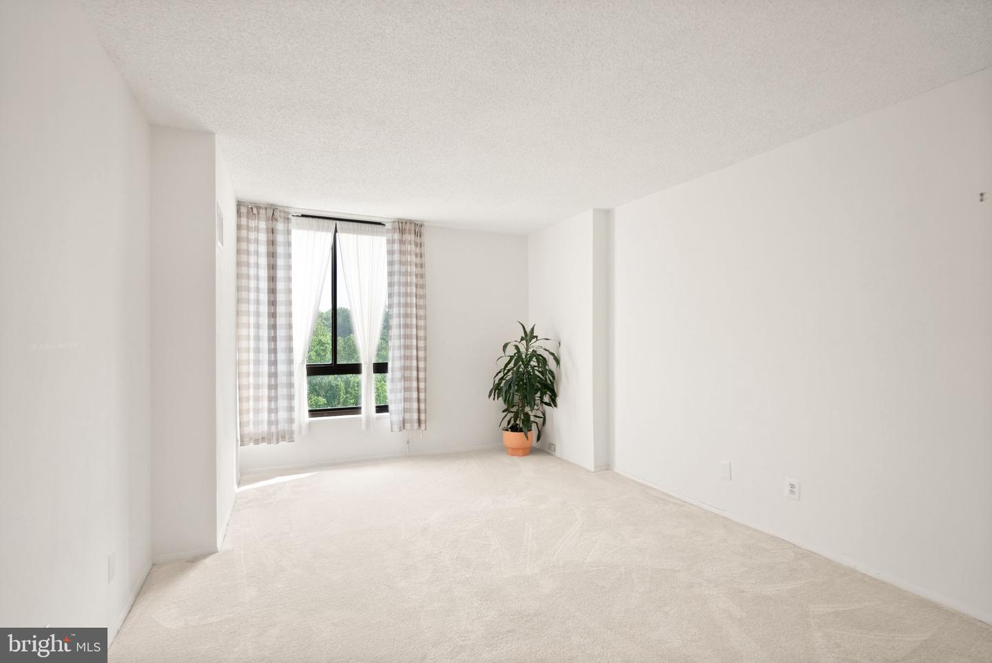 1800 OLD MEADOW RD #1218, MCLEAN, Virginia 22102, 2 Bedrooms Bedrooms, ,2 BathroomsBathrooms,Residential,For sale,1800 OLD MEADOW RD #1218,VAFX2240152 MLS # VAFX2240152