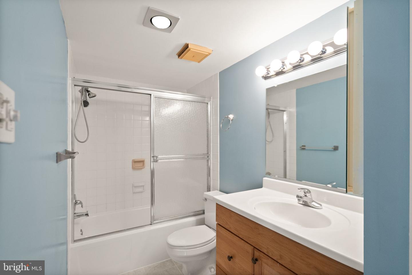 1800 OLD MEADOW RD #1218, MCLEAN, Virginia 22102, 2 Bedrooms Bedrooms, ,2 BathroomsBathrooms,Residential,For sale,1800 OLD MEADOW RD #1218,VAFX2240152 MLS # VAFX2240152