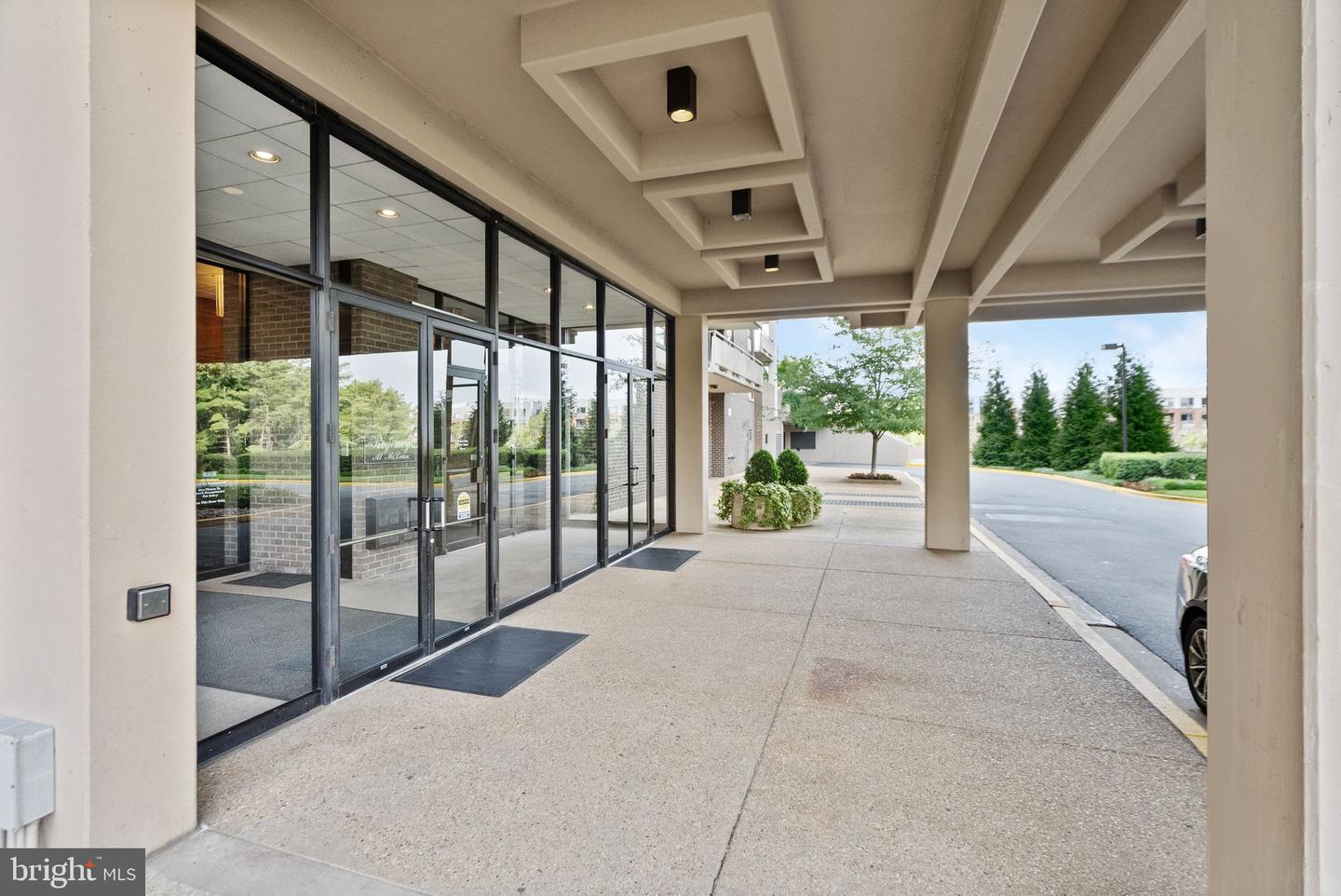 1800 OLD MEADOW RD #1218, MCLEAN, Virginia 22102, 2 Bedrooms Bedrooms, ,2 BathroomsBathrooms,Residential,For sale,1800 OLD MEADOW RD #1218,VAFX2240152 MLS # VAFX2240152