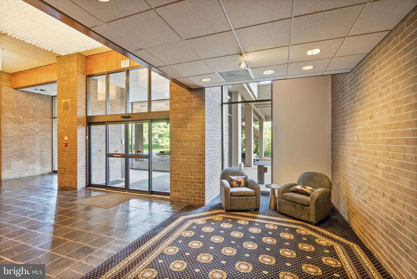 1800 OLD MEADOW RD #1218, MCLEAN, Virginia 22102, 2 Bedrooms Bedrooms, ,2 BathroomsBathrooms,Residential,For sale,1800 OLD MEADOW RD #1218,VAFX2240152 MLS # VAFX2240152