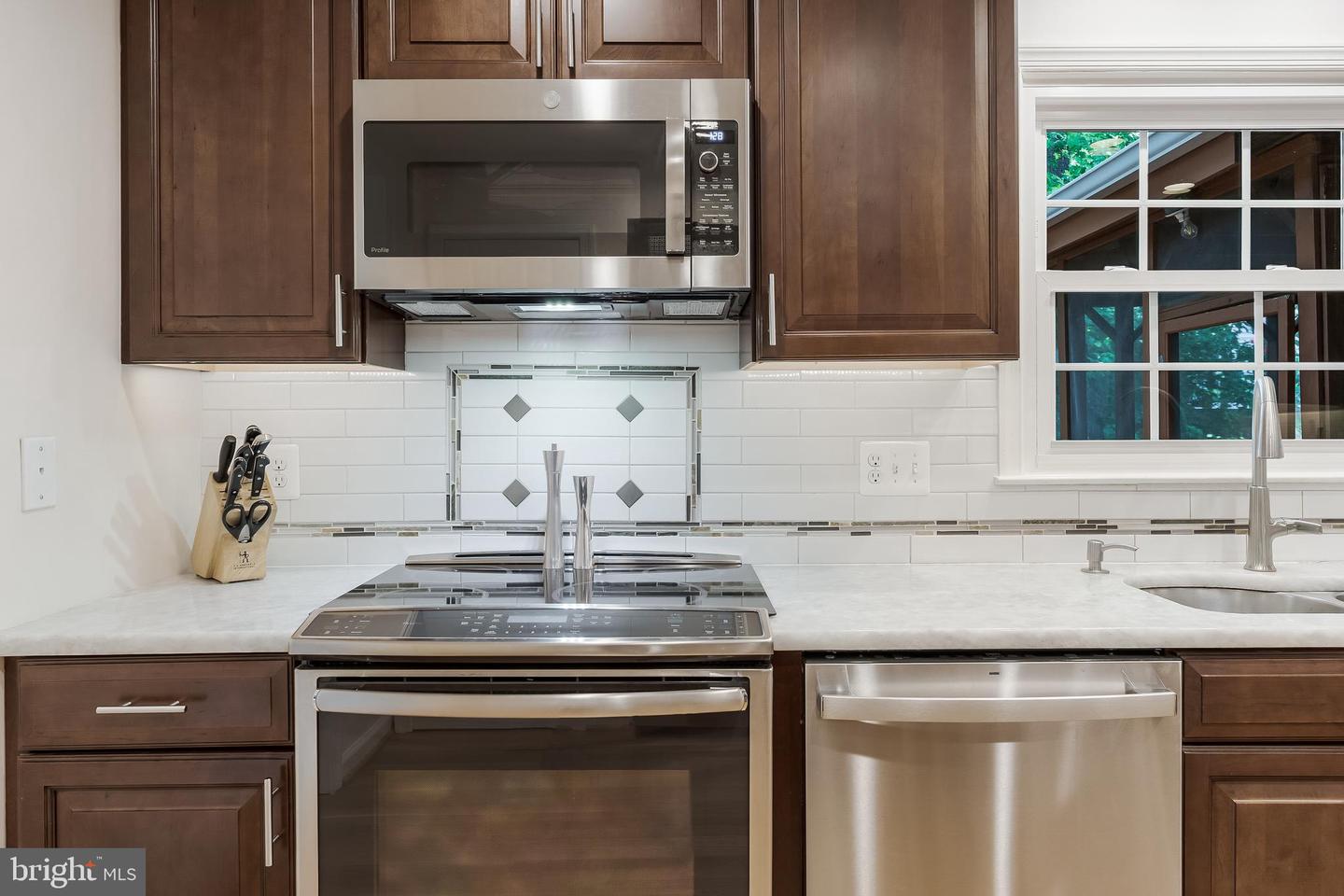 21119 DEEP FURROW CT, ASHBURN, Virginia 20147, 5 Bedrooms Bedrooms, ,3 BathroomsBathrooms,Residential,For sale,21119 DEEP FURROW CT,VALO2096302 MLS # VALO2096302