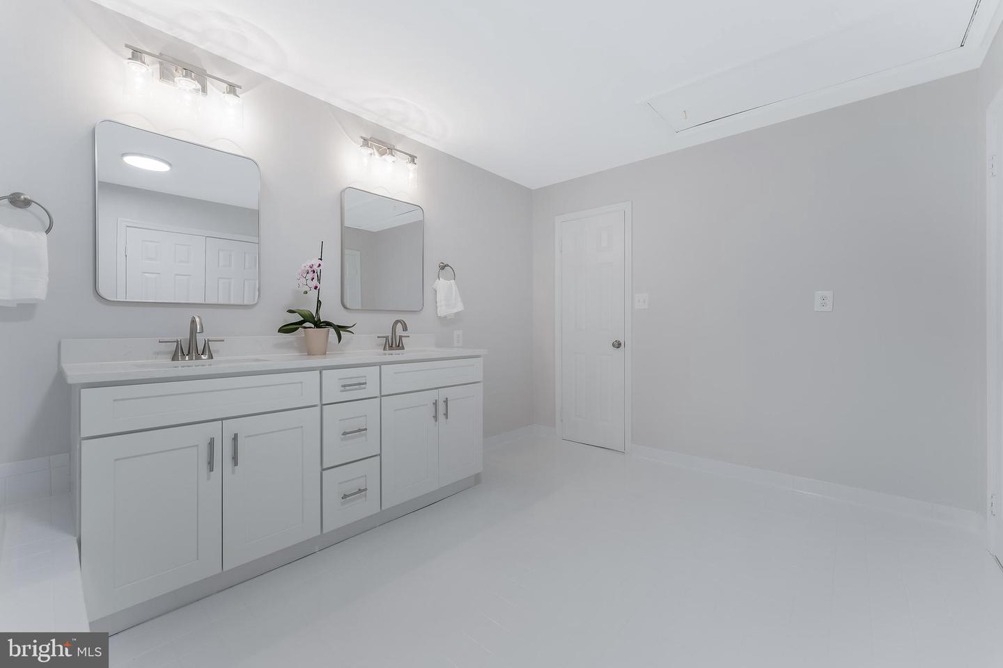 21119 DEEP FURROW CT, ASHBURN, Virginia 20147, 5 Bedrooms Bedrooms, ,3 BathroomsBathrooms,Residential,For sale,21119 DEEP FURROW CT,VALO2096302 MLS # VALO2096302