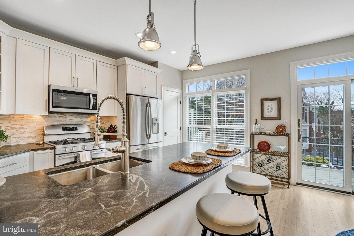 2171 N PIERCE ST N, ARLINGTON, Virginia 22209, 3 Bedrooms Bedrooms, ,3 BathroomsBathrooms,Residential,For sale,2171 N PIERCE ST N,VAAR2057916 MLS # VAAR2057916