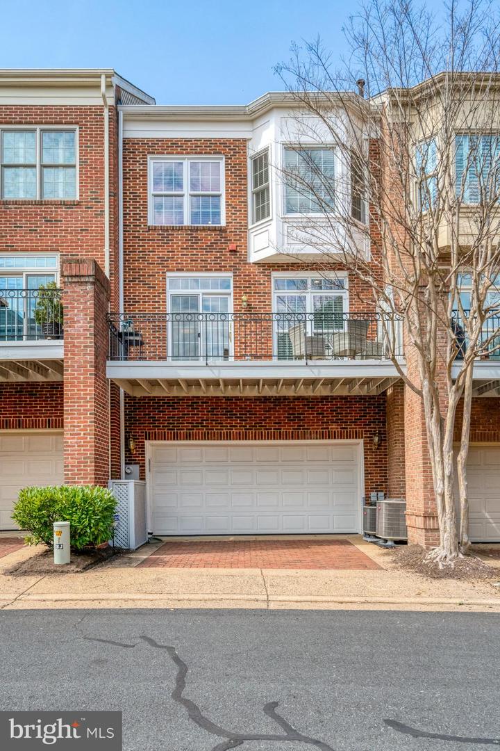 2171 N PIERCE ST N, ARLINGTON, Virginia 22209, 3 Bedrooms Bedrooms, ,3 BathroomsBathrooms,Residential,For sale,2171 N PIERCE ST N,VAAR2057916 MLS # VAAR2057916