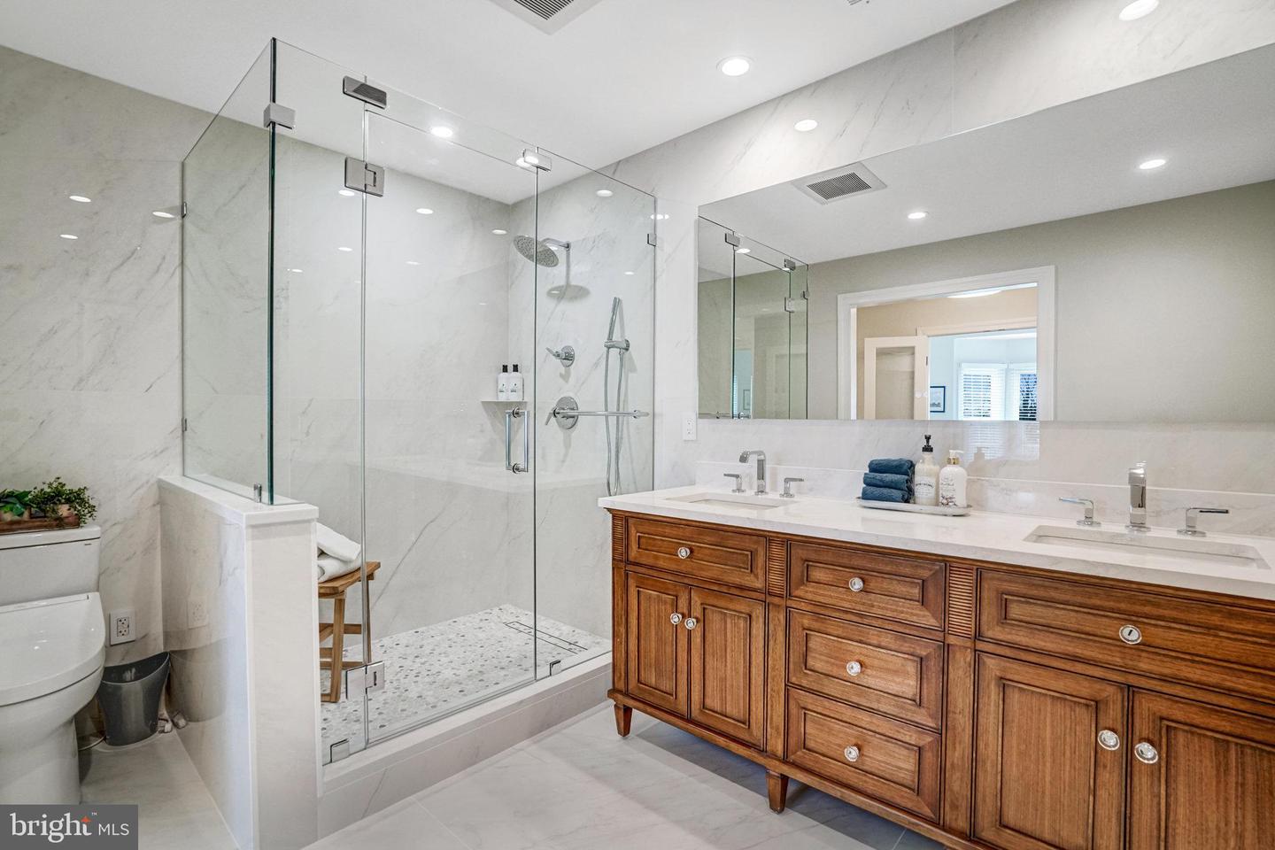 2171 N PIERCE ST N, ARLINGTON, Virginia 22209, 3 Bedrooms Bedrooms, ,3 BathroomsBathrooms,Residential,For sale,2171 N PIERCE ST N,VAAR2057916 MLS # VAAR2057916