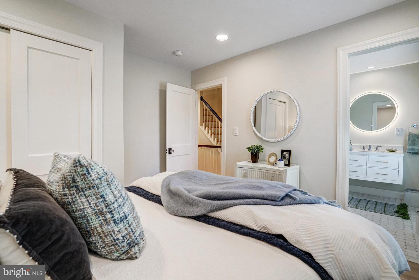 2171 N PIERCE ST N, ARLINGTON, Virginia 22209, 3 Bedrooms Bedrooms, ,3 BathroomsBathrooms,Residential,For sale,2171 N PIERCE ST N,VAAR2057916 MLS # VAAR2057916