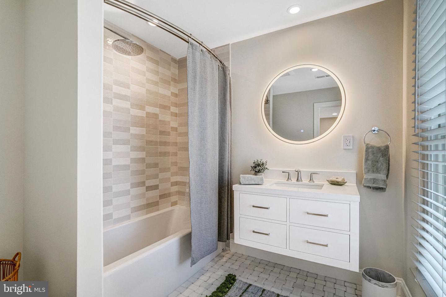 2171 N PIERCE ST N, ARLINGTON, Virginia 22209, 3 Bedrooms Bedrooms, ,3 BathroomsBathrooms,Residential,For sale,2171 N PIERCE ST N,VAAR2057916 MLS # VAAR2057916