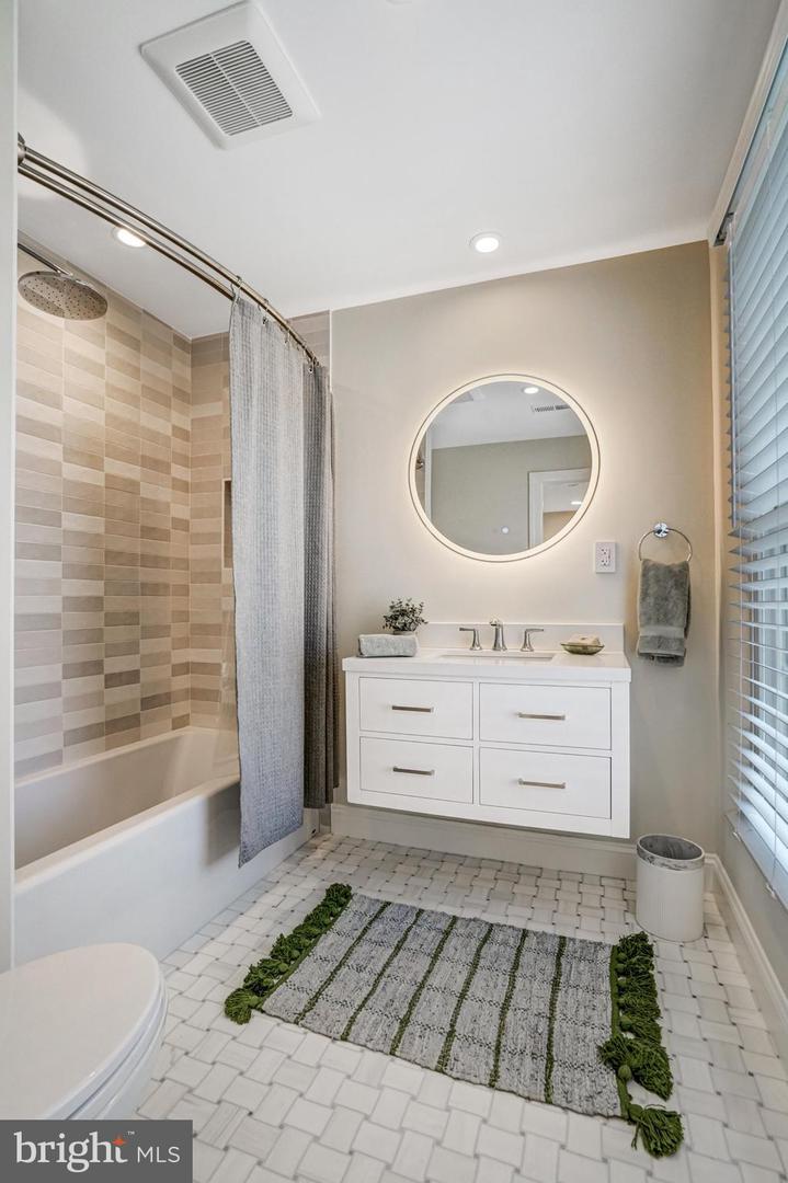 2171 N PIERCE ST N, ARLINGTON, Virginia 22209, 3 Bedrooms Bedrooms, ,3 BathroomsBathrooms,Residential,For sale,2171 N PIERCE ST N,VAAR2057916 MLS # VAAR2057916
