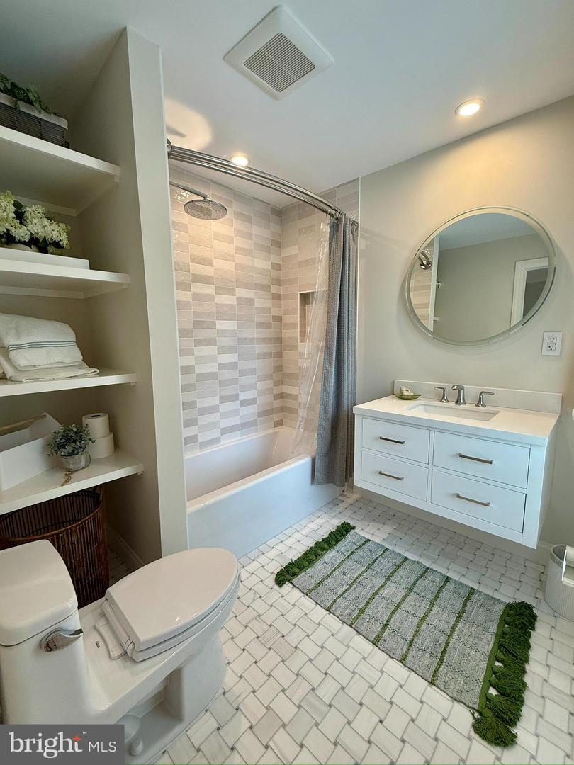 2171 N PIERCE ST N, ARLINGTON, Virginia 22209, 3 Bedrooms Bedrooms, ,3 BathroomsBathrooms,Residential,For sale,2171 N PIERCE ST N,VAAR2057916 MLS # VAAR2057916