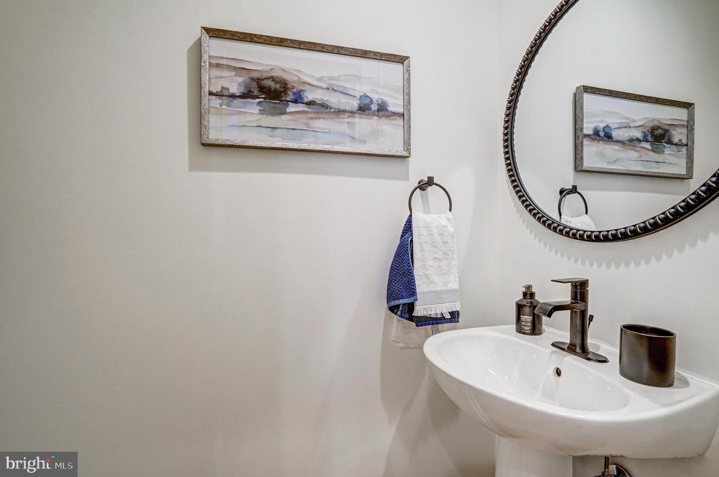 2171 N PIERCE ST N, ARLINGTON, Virginia 22209, 3 Bedrooms Bedrooms, ,3 BathroomsBathrooms,Residential,For sale,2171 N PIERCE ST N,VAAR2057916 MLS # VAAR2057916