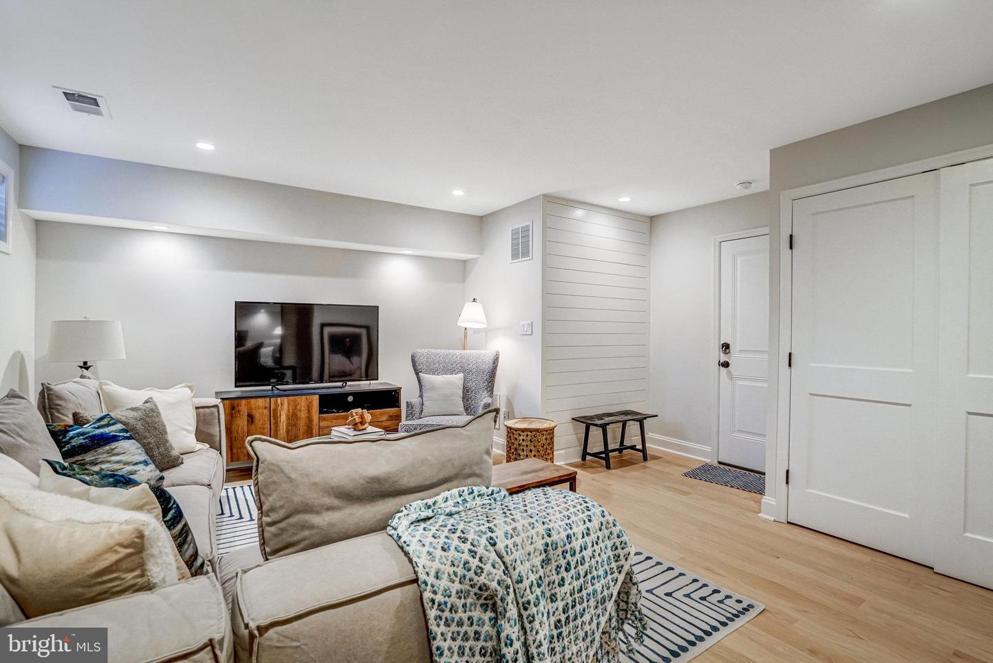 2171 N PIERCE ST N, ARLINGTON, Virginia 22209, 3 Bedrooms Bedrooms, ,3 BathroomsBathrooms,Residential,For sale,2171 N PIERCE ST N,VAAR2057916 MLS # VAAR2057916