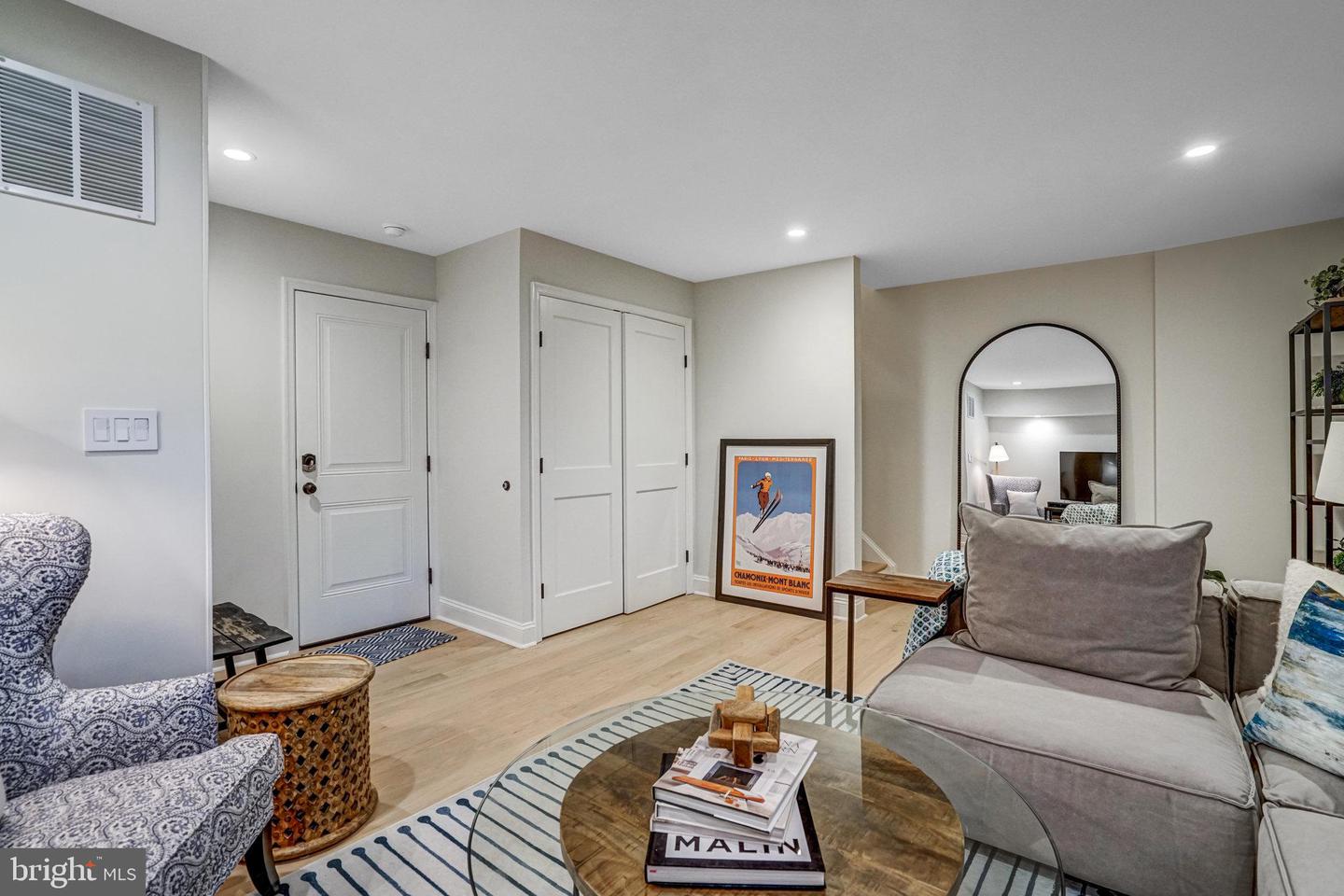 2171 N PIERCE ST N, ARLINGTON, Virginia 22209, 3 Bedrooms Bedrooms, ,3 BathroomsBathrooms,Residential,For sale,2171 N PIERCE ST N,VAAR2057916 MLS # VAAR2057916