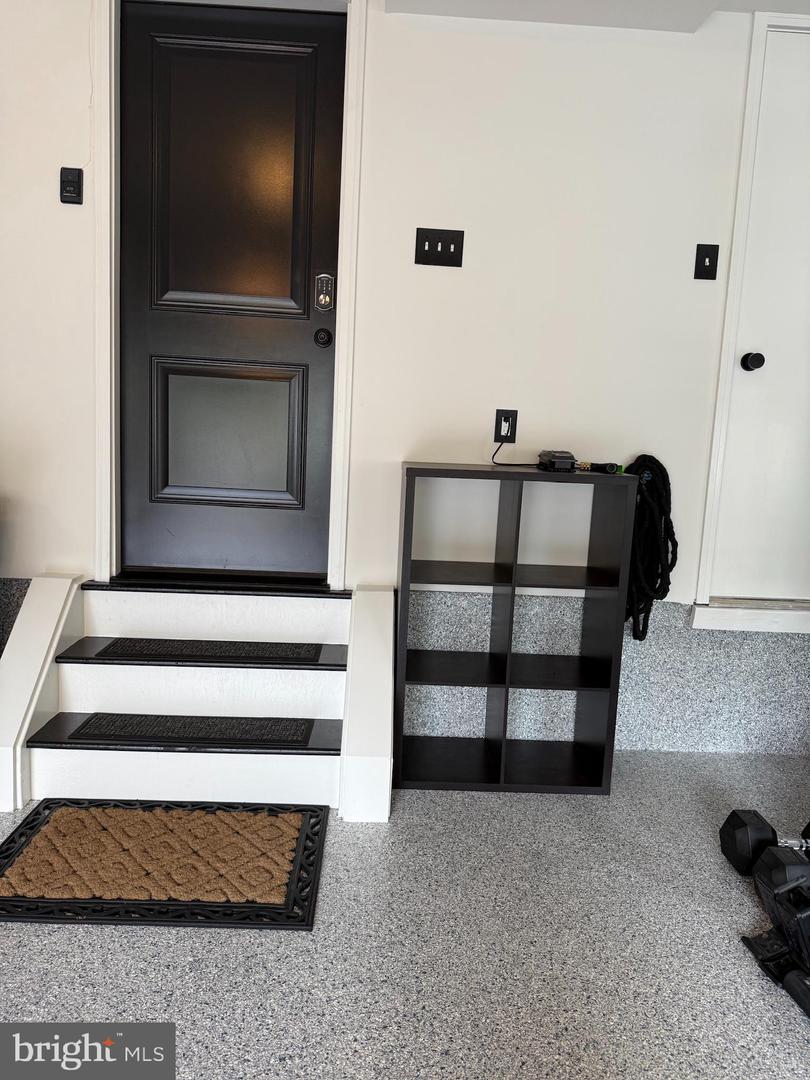 2171 N PIERCE ST N, ARLINGTON, Virginia 22209, 3 Bedrooms Bedrooms, ,3 BathroomsBathrooms,Residential,For sale,2171 N PIERCE ST N,VAAR2057916 MLS # VAAR2057916