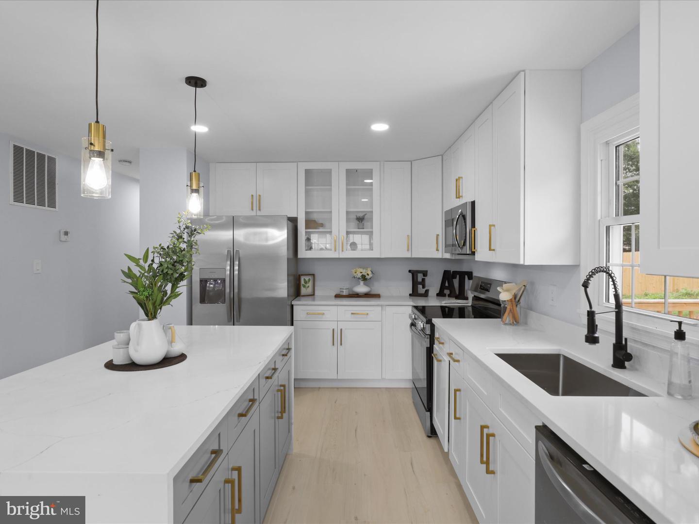 3416 SUNNY VIEW DR, ALEXANDRIA, Virginia 22309, 4 Bedrooms Bedrooms, ,3 BathroomsBathrooms,Residential,For sale,3416 SUNNY VIEW DR,VAFX2242122 MLS # VAFX2242122
