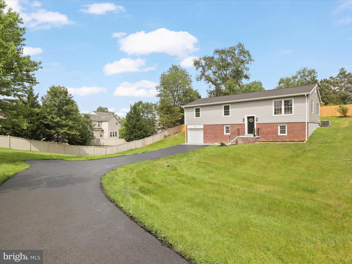 3416 SUNNY VIEW DR, ALEXANDRIA, Virginia 22309, 4 Bedrooms Bedrooms, ,3 BathroomsBathrooms,Residential,For sale,3416 SUNNY VIEW DR,VAFX2242122 MLS # VAFX2242122