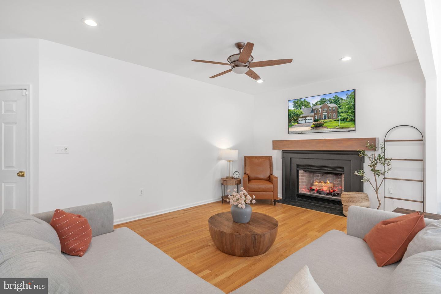 14519 PICKET OAKS RD, CENTREVILLE, Virginia 20121, 4 Bedrooms Bedrooms, ,2 BathroomsBathrooms,Residential,For sale,14519 PICKET OAKS RD,VAFX2242288 MLS # VAFX2242288