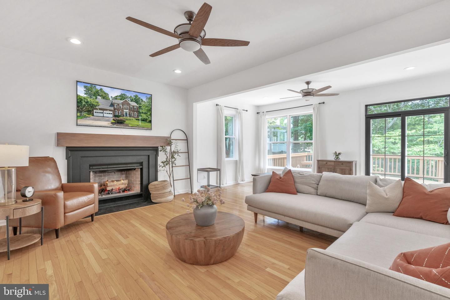 14519 PICKET OAKS RD, CENTREVILLE, Virginia 20121, 4 Bedrooms Bedrooms, ,2 BathroomsBathrooms,Residential,For sale,14519 PICKET OAKS RD,VAFX2242288 MLS # VAFX2242288