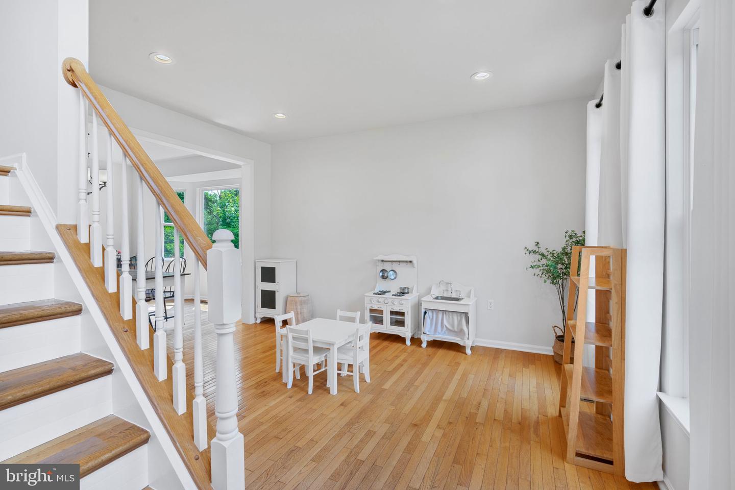 14519 PICKET OAKS RD, CENTREVILLE, Virginia 20121, 4 Bedrooms Bedrooms, ,2 BathroomsBathrooms,Residential,For sale,14519 PICKET OAKS RD,VAFX2242288 MLS # VAFX2242288