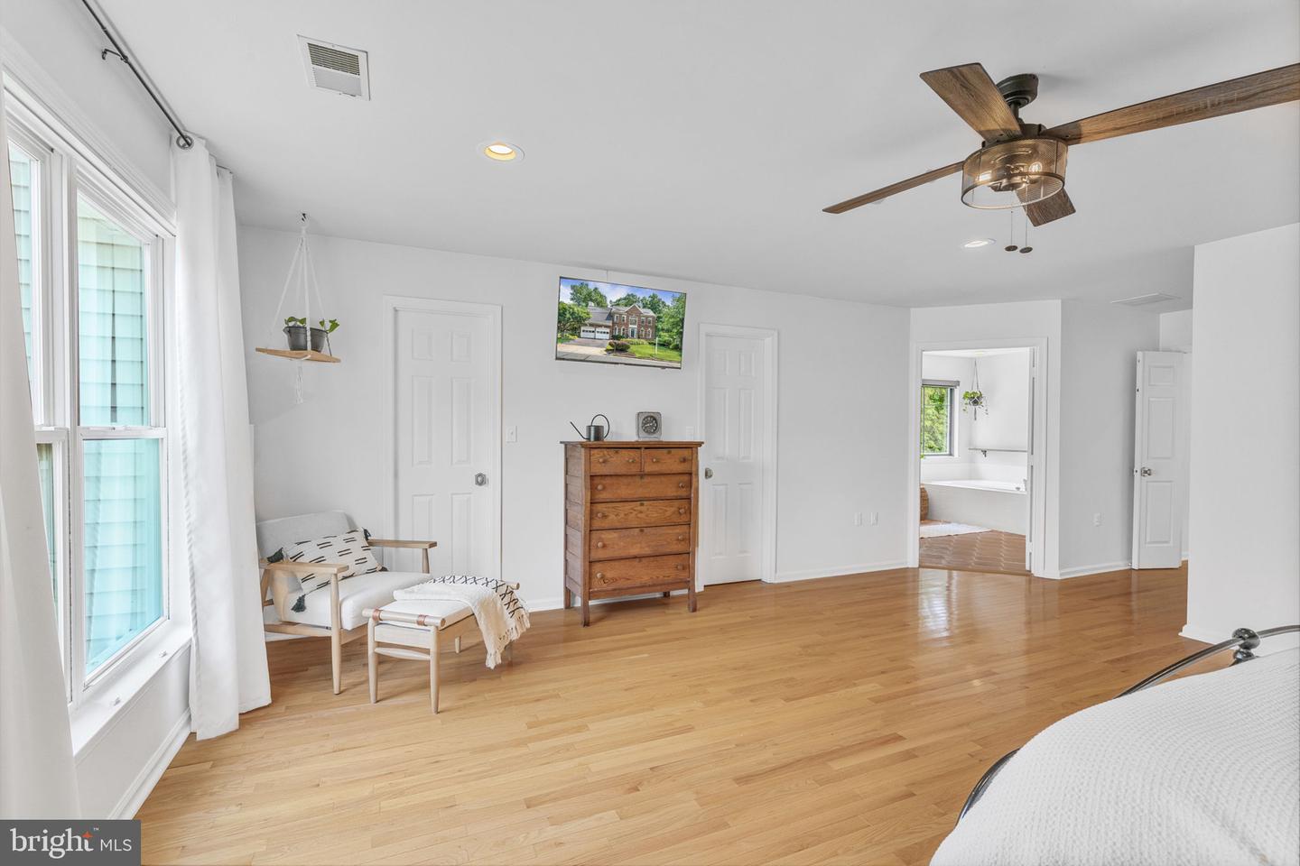 14519 PICKET OAKS RD, CENTREVILLE, Virginia 20121, 4 Bedrooms Bedrooms, ,2 BathroomsBathrooms,Residential,For sale,14519 PICKET OAKS RD,VAFX2242288 MLS # VAFX2242288