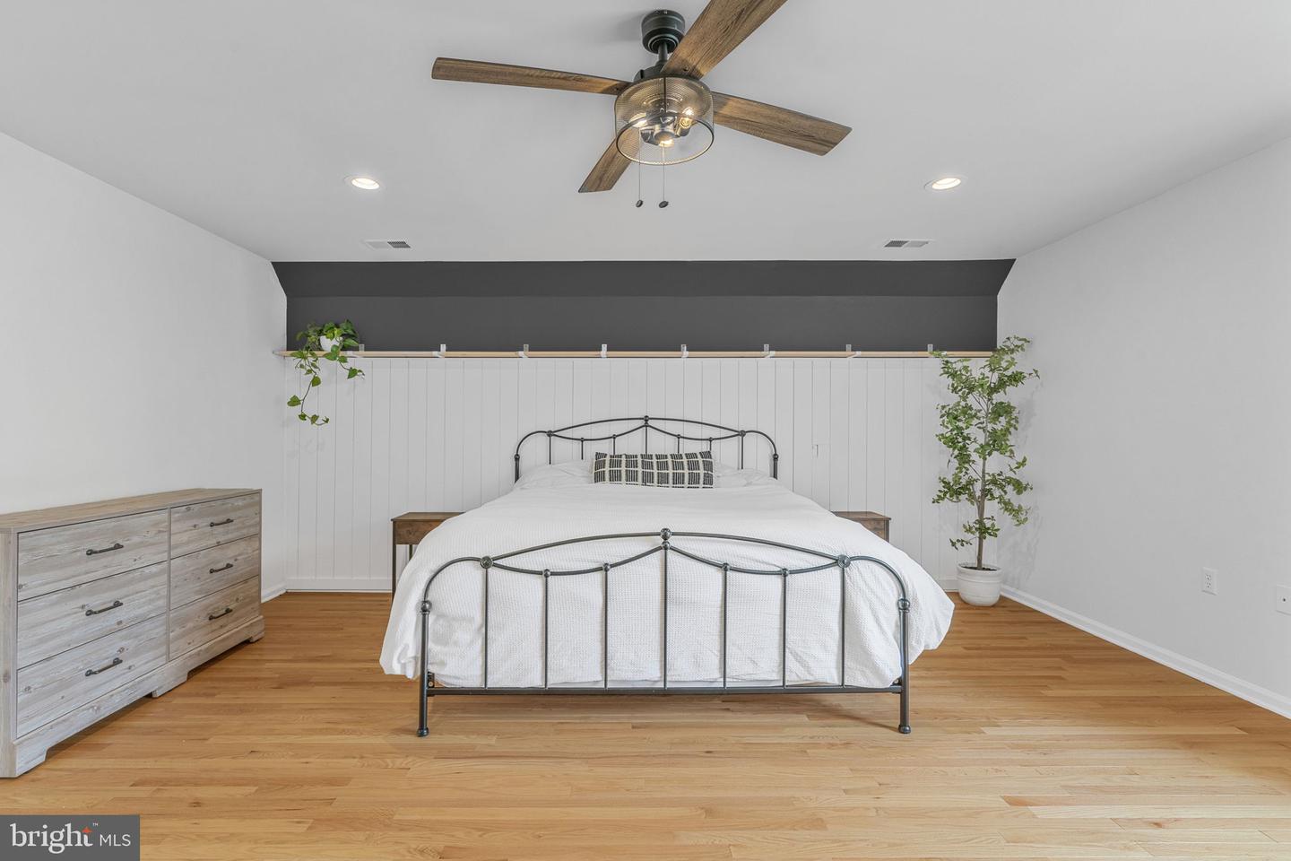 14519 PICKET OAKS RD, CENTREVILLE, Virginia 20121, 4 Bedrooms Bedrooms, ,2 BathroomsBathrooms,Residential,For sale,14519 PICKET OAKS RD,VAFX2242288 MLS # VAFX2242288