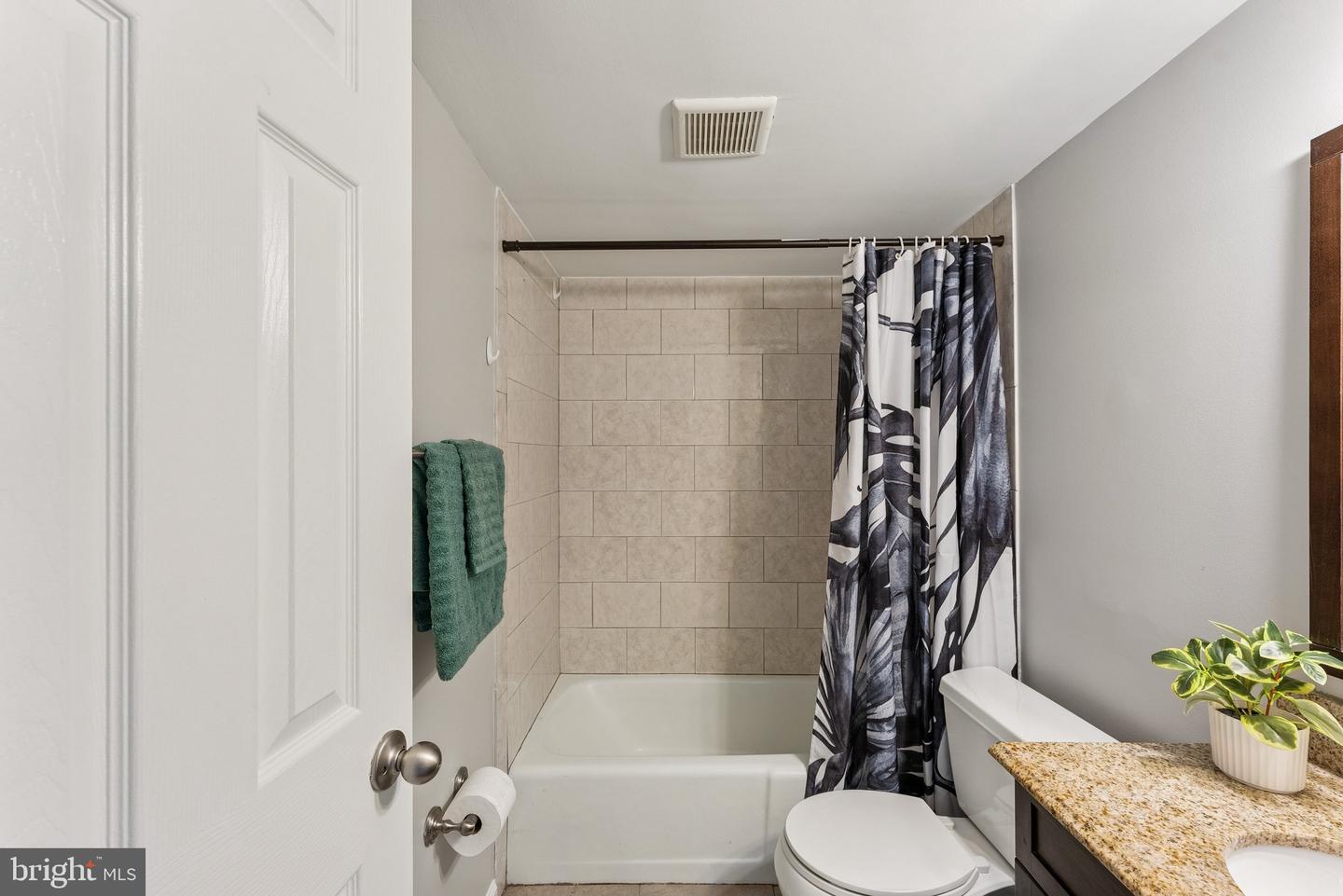 3807 LARAMIE PL #124C, ALEXANDRIA, Virginia 22309, 2 Bedrooms Bedrooms, ,2 BathroomsBathrooms,Residential,For sale,3807 LARAMIE PL #124C,VAFX2243398 MLS # VAFX2243398