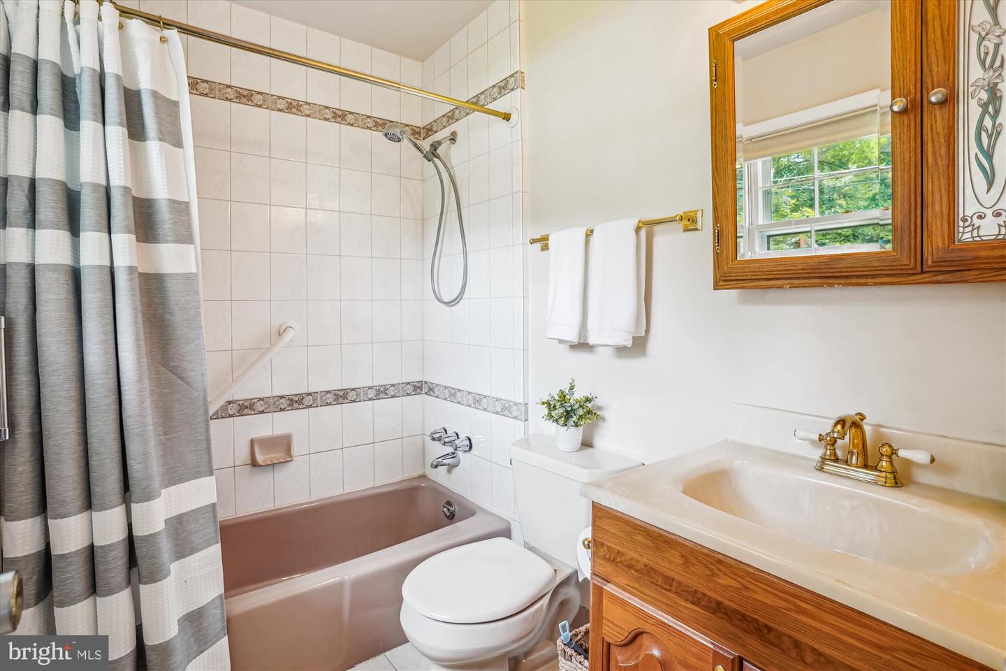 8634 ABERDEEN CT, ANNANDALE, Virginia 22003, 4 Bedrooms Bedrooms, ,3 BathroomsBathrooms,Residential,For sale,8634 ABERDEEN CT,VAFX2243508 MLS # VAFX2243508
