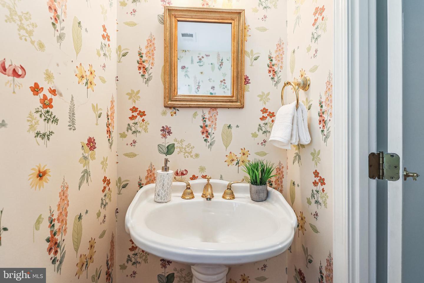 8305 TOLL HOUSE RD, ANNANDALE, Virginia 22003, 4 Bedrooms Bedrooms, ,2 BathroomsBathrooms,Residential,For sale,8305 TOLL HOUSE RD,VAFX2243752 MLS # VAFX2243752