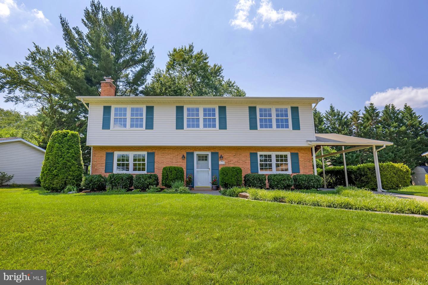 213 WILDMAN ST NE, LEESBURG, Virginia 20176, 4 Bedrooms Bedrooms, ,3 BathroomsBathrooms,Residential,For sale,213 WILDMAN ST NE,VALO2098074 MLS # VALO2098074