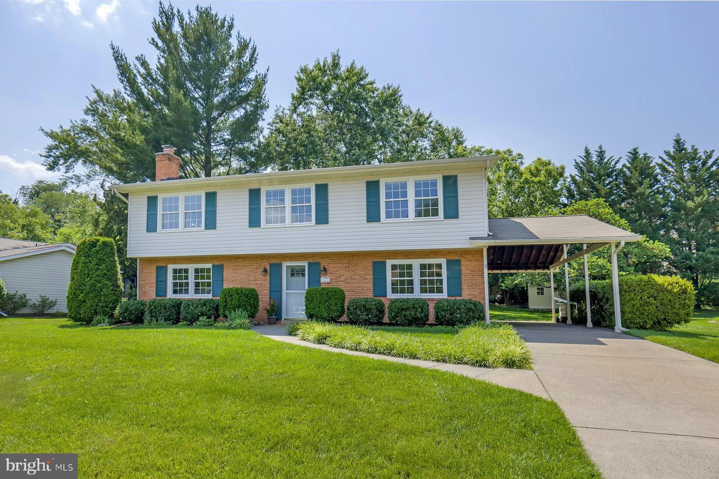 213 WILDMAN ST NE, LEESBURG, Virginia 20176, 4 Bedrooms Bedrooms, ,3 BathroomsBathrooms,Residential,For sale,213 WILDMAN ST NE,VALO2098074 MLS # VALO2098074