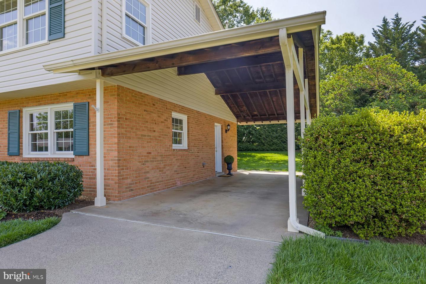 213 WILDMAN ST NE, LEESBURG, Virginia 20176, 4 Bedrooms Bedrooms, ,3 BathroomsBathrooms,Residential,For sale,213 WILDMAN ST NE,VALO2098074 MLS # VALO2098074
