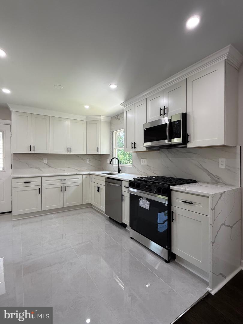 2005 YORK DR, WOODBRIDGE, Virginia 22191, 4 Bedrooms Bedrooms, ,3 BathroomsBathrooms,Residential,For sale,2005 YORK DR,VAPW2095722 MLS # VAPW2095722