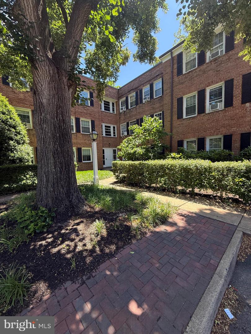 5104 COLUMBIA PIKE #6, ARLINGTON, Virginia 22204, 2 Bedrooms Bedrooms, ,1 BathroomBathrooms,Residential,For sale,5104 COLUMBIA PIKE #6,VAAR2058374 MLS # VAAR2058374