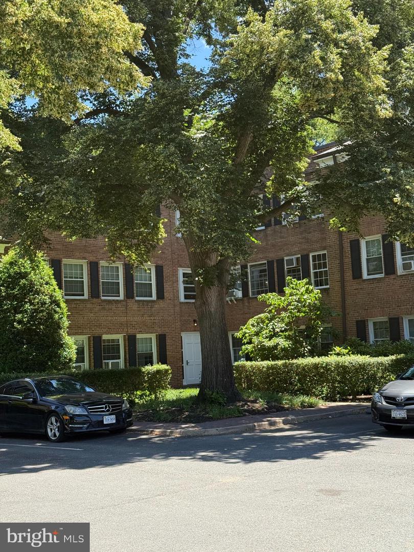 5104 COLUMBIA PIKE #6, ARLINGTON, Virginia 22204, 2 Bedrooms Bedrooms, ,1 BathroomBathrooms,Residential,For sale,5104 COLUMBIA PIKE #6,VAAR2058374 MLS # VAAR2058374
