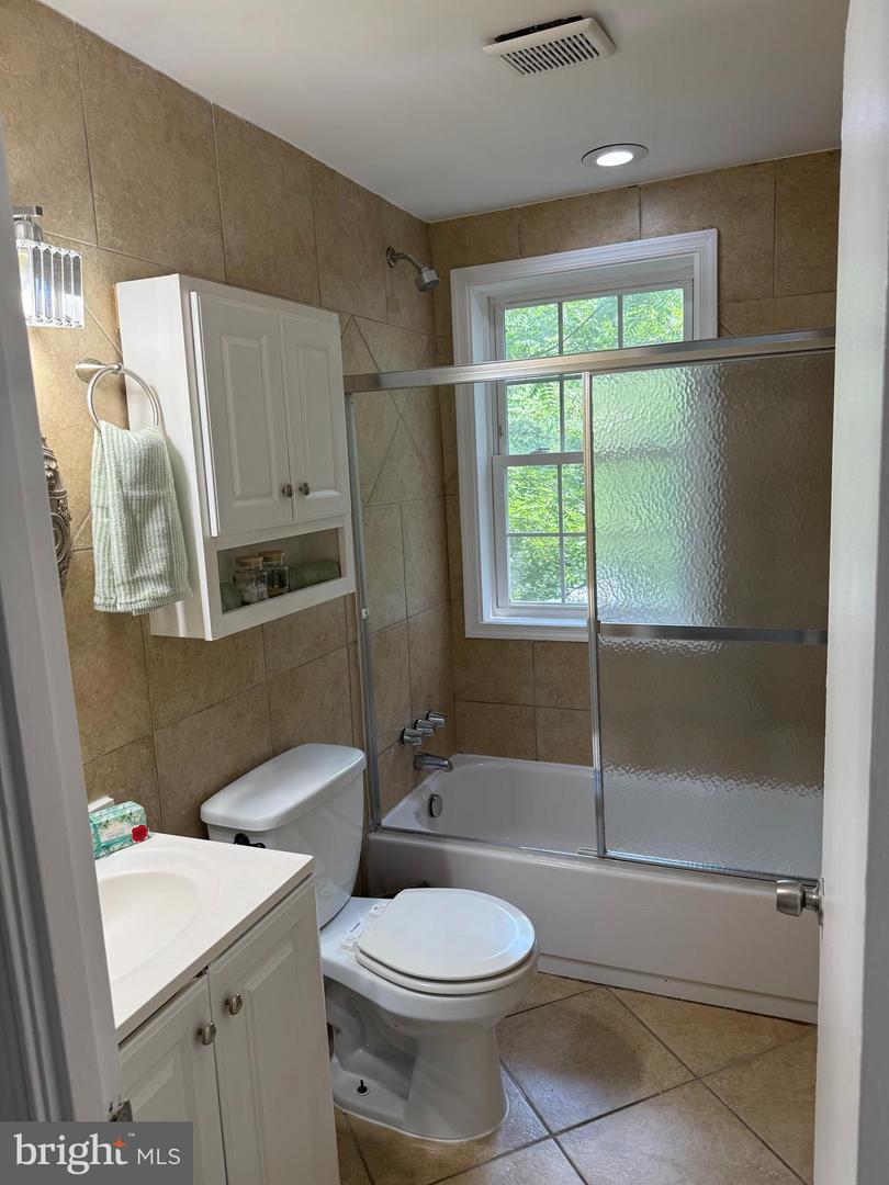 5104 COLUMBIA PIKE #6, ARLINGTON, Virginia 22204, 2 Bedrooms Bedrooms, ,1 BathroomBathrooms,Residential,For sale,5104 COLUMBIA PIKE #6,VAAR2058374 MLS # VAAR2058374
