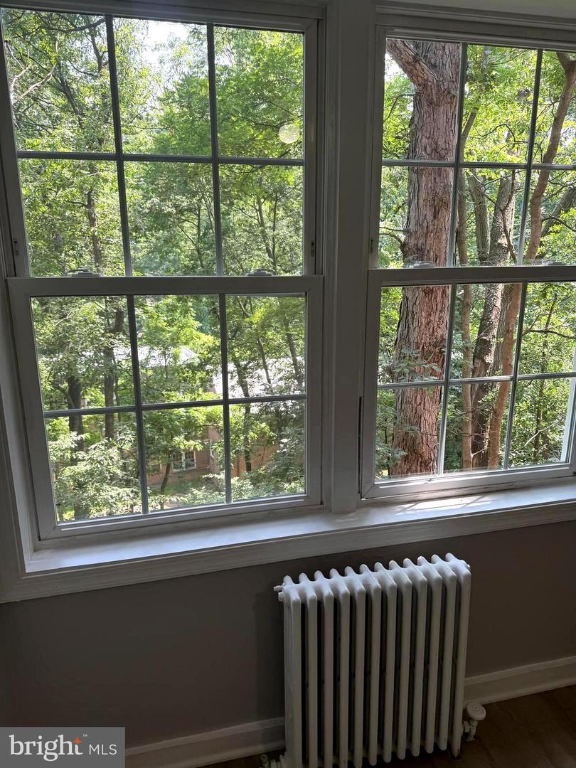 5104 COLUMBIA PIKE #6, ARLINGTON, Virginia 22204, 2 Bedrooms Bedrooms, ,1 BathroomBathrooms,Residential,For sale,5104 COLUMBIA PIKE #6,VAAR2058374 MLS # VAAR2058374