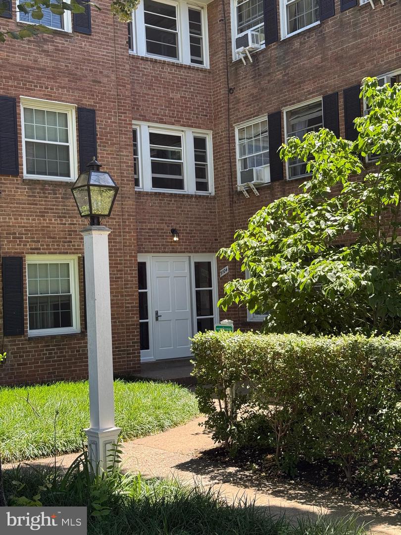5104 COLUMBIA PIKE #6, ARLINGTON, Virginia 22204, 2 Bedrooms Bedrooms, ,1 BathroomBathrooms,Residential,For sale,5104 COLUMBIA PIKE #6,VAAR2058374 MLS # VAAR2058374