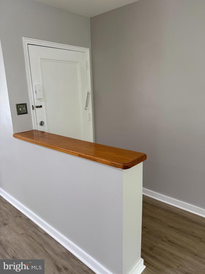 5104 COLUMBIA PIKE #6, ARLINGTON, Virginia 22204, 2 Bedrooms Bedrooms, ,1 BathroomBathrooms,Residential,For sale,5104 COLUMBIA PIKE #6,VAAR2058374 MLS # VAAR2058374