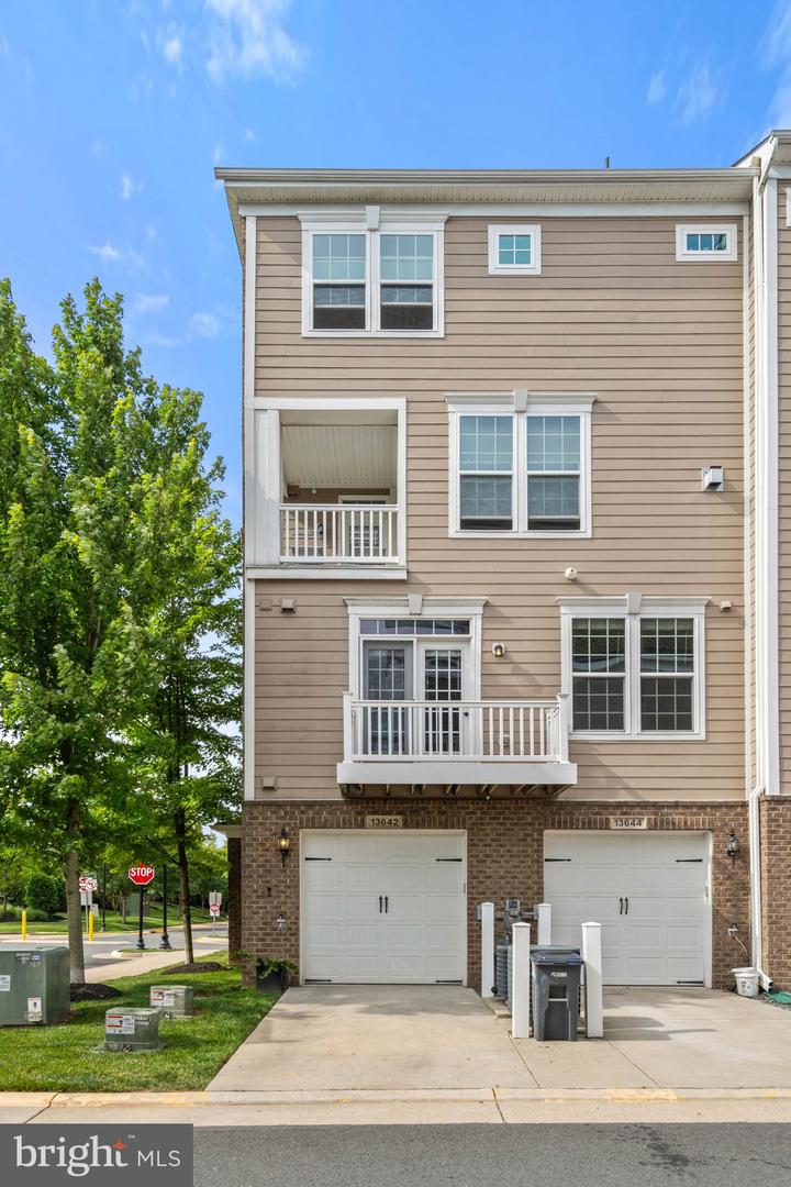 13642 ENDEAVOUR DR #20L, HERNDON, Virginia 20171, 3 Bedrooms Bedrooms, ,2 BathroomsBathrooms,Residential,For sale,13642 ENDEAVOUR DR #20L,VAFX2243582 MLS # VAFX2243582
