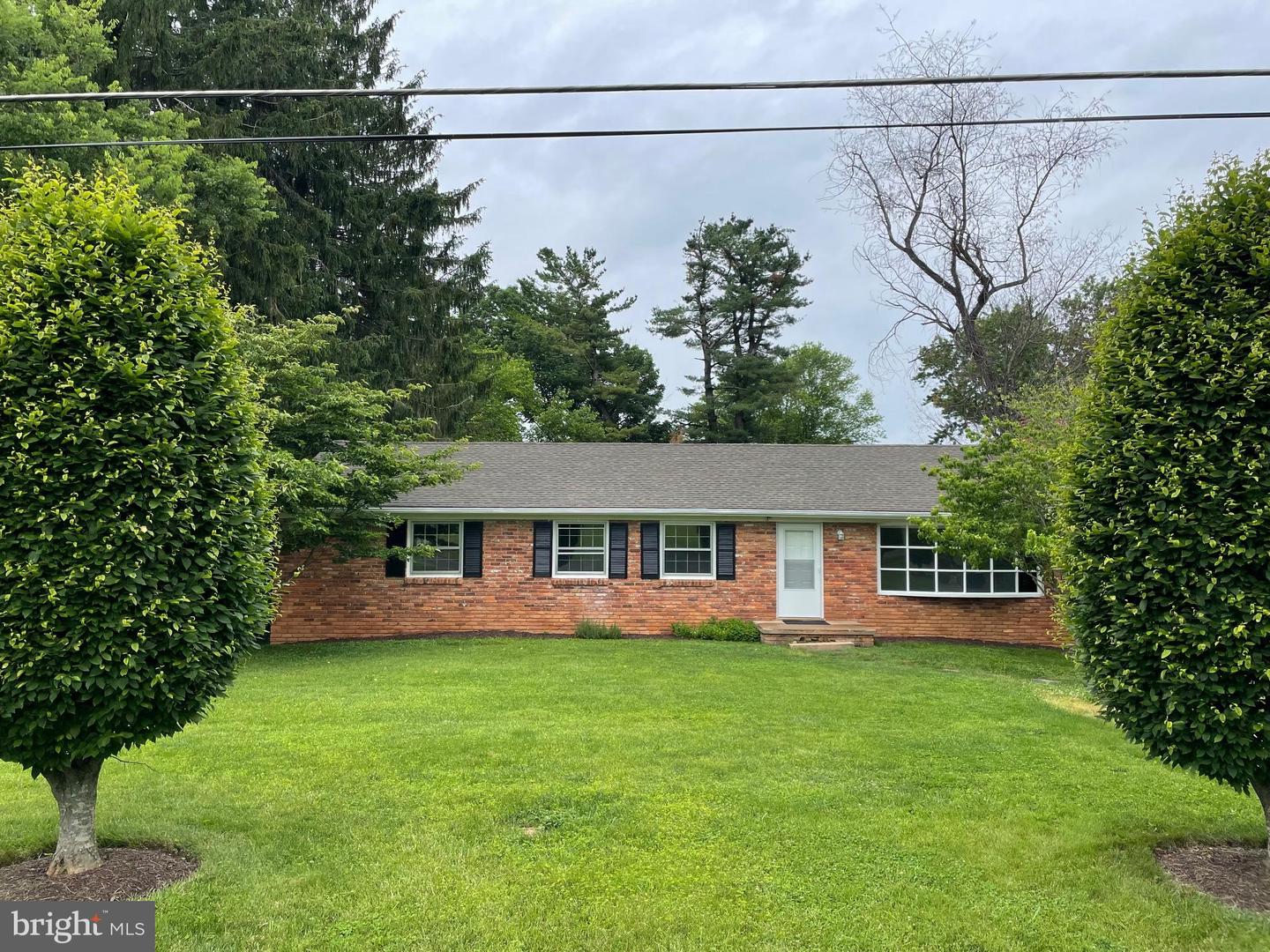 112 BLUE RIDGE ST, WARRENTON, Virginia 20186, 6 Bedrooms Bedrooms, ,3 BathroomsBathrooms,Residential,For sale,112 BLUE RIDGE ST,VAFQ2016814 MLS # VAFQ2016814